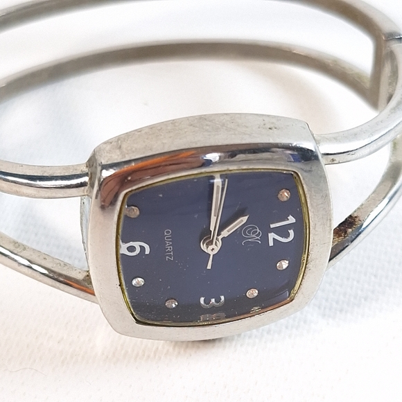 La Rochelle Blue Square Dial Silver Tone Clamshell Bracelet, New Battery - Picture 9 of 9